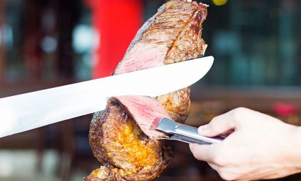 Existe uma forma certa de cortar a carne de churrasco?