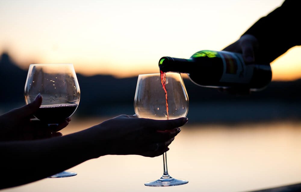 4 benefícios à saúde que vão te fazer amar (ainda mais) o vinho
