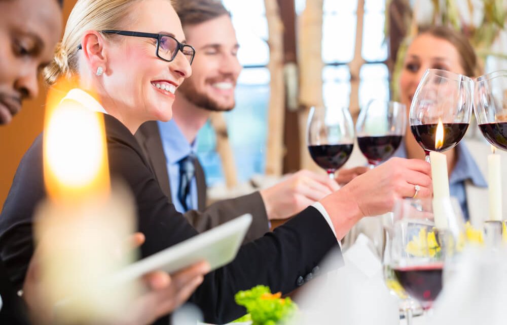 Confira 8 dicas para conquistar seus clientes em um almoço de negócios